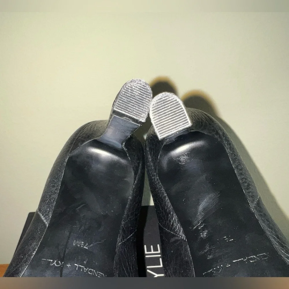 NWT Kendall + Kylie Shoes Womens Size 7.5 Black Pointed Toe Ankle Boots - Picture 7 of 9